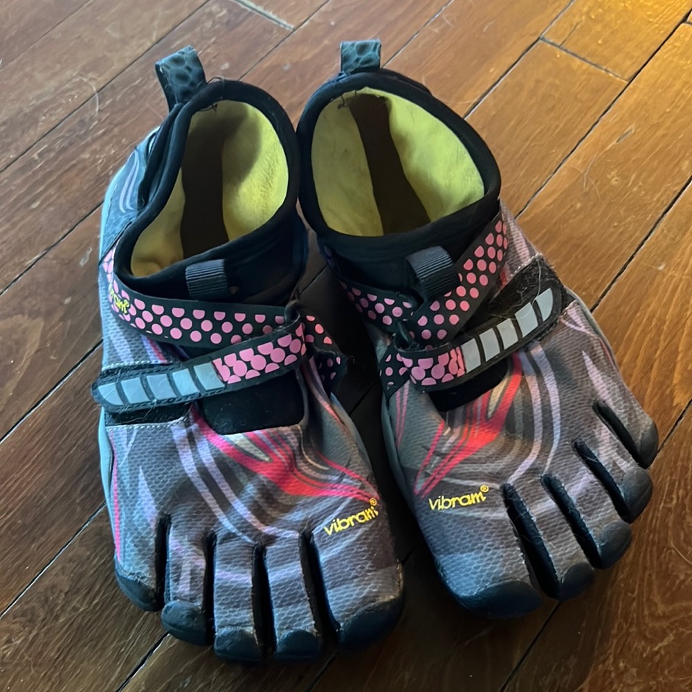 Vibram 5 Fingers, women’s 8.5